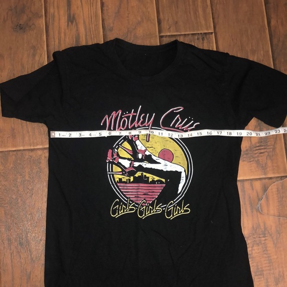 Motley Crew Graphic Tee. #3 - Picture 4 of 5